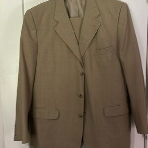 Men’s 46L tan suit John Clarendon